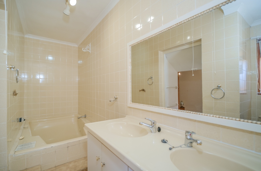 5 Bedroom Property for Sale in Kommetjie Western Cape